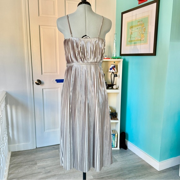 Banana Republic Silver Pleated Fit-and-Flare Midi Dress (size 0) - Picture 7 of 14